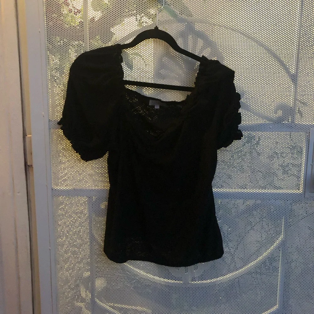 Status by Chenault - Black Puff-Sleeve Women's Top - Classic Square Neck